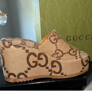 GUCCI
Monogram Jumbo GG Platform Slide